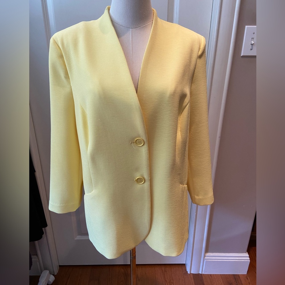 TanJay Yellow Blazer with Notched Lapels and Short Sleeves